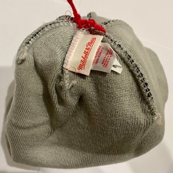 New 100% Mitchell & Ness RARE Chicago Bulls 2 Face Knit Hat Winter NBA Beanie - Picture 4 of 4